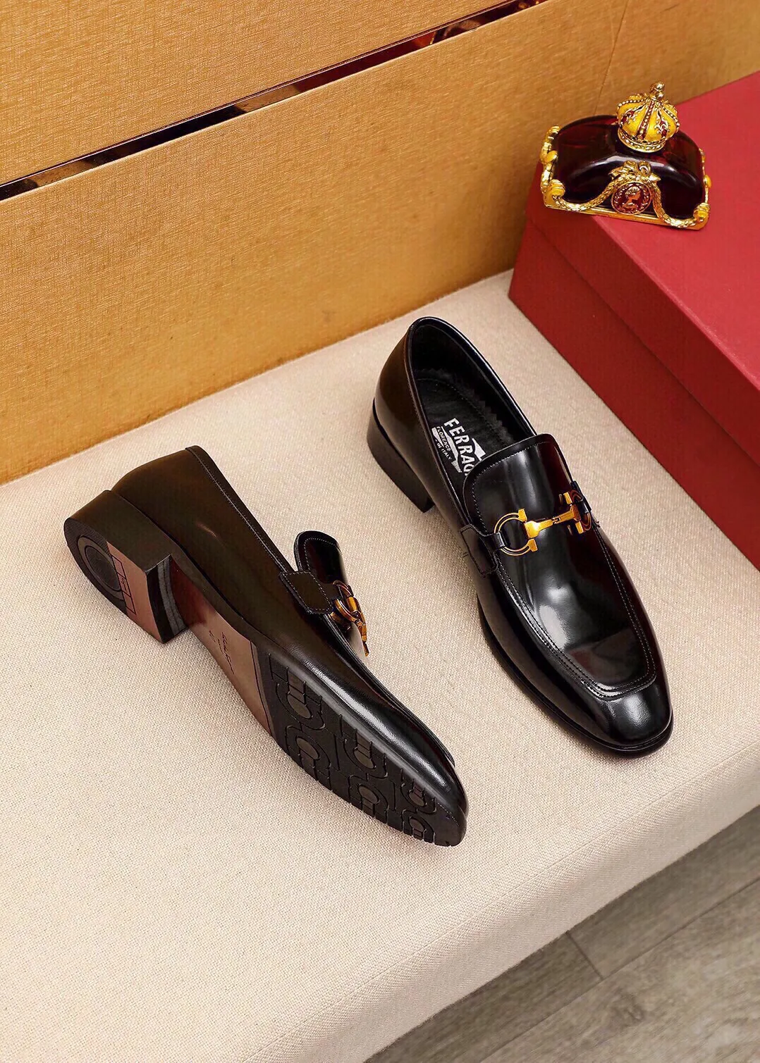Men's shoes 💰520 💐 Product trademark: Ferragamo "Ferragamo" casual leather shoes Regular size: 38-44 (45🉑️customized) Product materials: Selected imported first-layer open-edge beaded cowhide upper + original hardware buckle, imported water-dyed cowhide leather lining. Strong three-dimensional visual effect, combined outsole Color: 3⃣️colors available